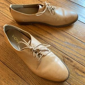 Vionic Weslyn Oxfords in Tan